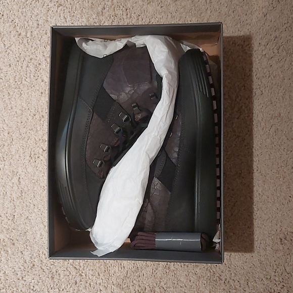 ECCO Soft Tred GTX Sneakers - Women's - Size 9/E40 Black Fig - new in box - Picture 7 of 8